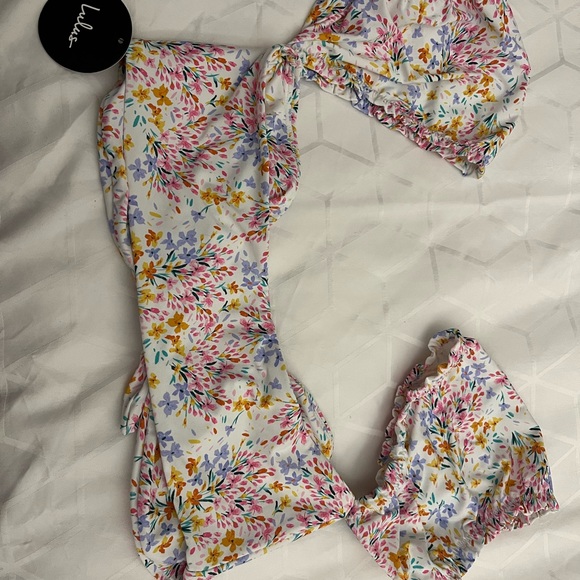 Lulu’s floral top - Picture 3 of 4